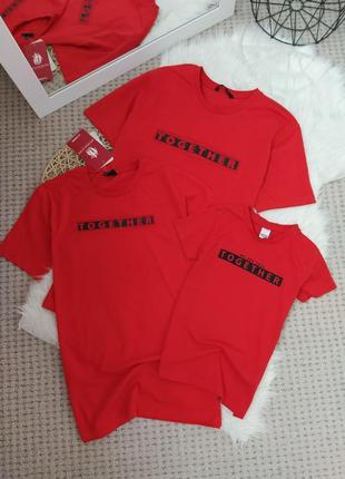 Набір червоних футболок family look