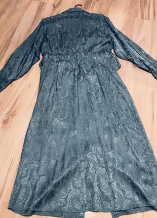 Обворожительные и нежное платье из струящейся атласной ткани.4 фото