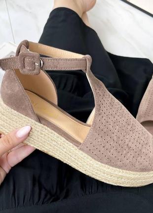 Босоніжки легенькі