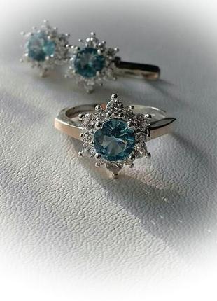 🫧 17 размер кольцо серебро с золотом фианит голубой2 фото