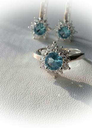 🫧 17 размер кольцо серебро с золотом фианит голубой3 фото