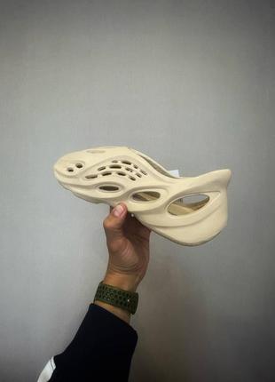 Тапочки adidas yeezy foam runner “ochre”5 фото