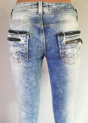 Джинсы рваные denim.3 фото