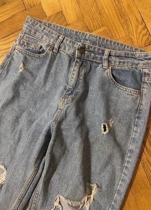 Стильные рваные джинсы мом mom3 фото