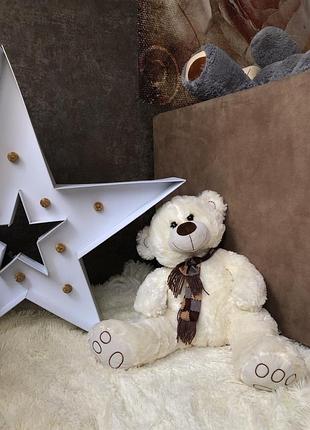 Мягкий плюшевый медведь