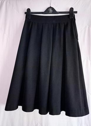 Красивая чёрная юбка с мягкими бантовыми складками1 фото