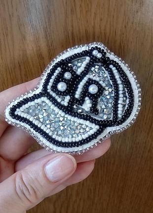 Оригінальна брошка кепка в кристалах для маленьких і дорослих модниць