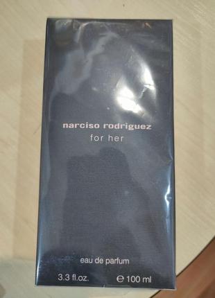 Narciso for her