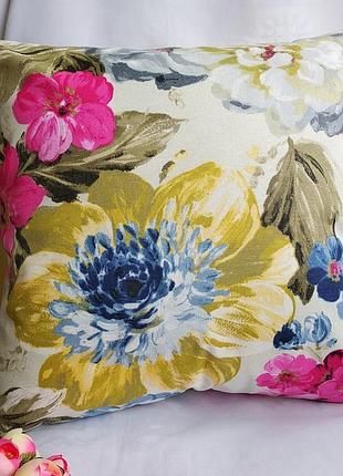 Декоративна наволочка 35*35 з яскравими акварельними квітами з цупкої тканини