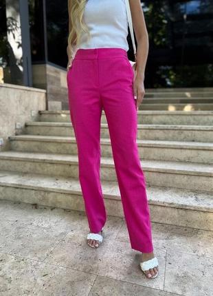 Женские классические льняные свободные брюки малинового цвета1 фото