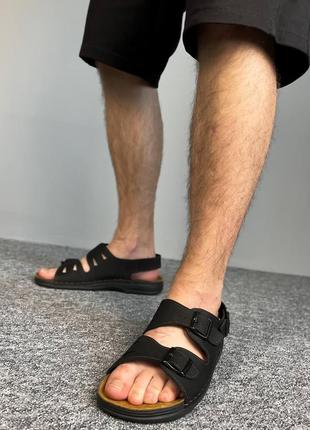 Чоловічі сандалі шкіряні нубук чорні з задником і пряжками 💙💛1 фото