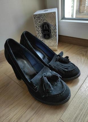 Красиві зручні туфлі натуральна замша