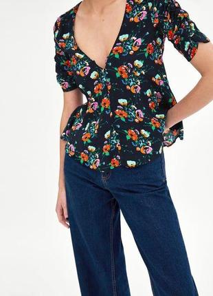 Блуза черная с цветочным принтом zara