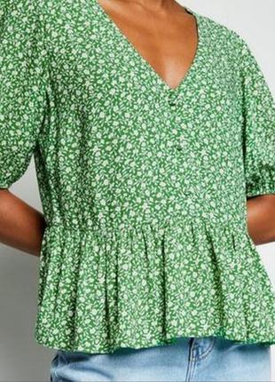 Натуральная блуза блузка с объемными рукавами в цветочный принт с оборчатым низом4 фото
