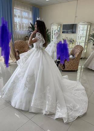 Весільна сукня