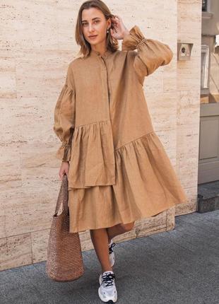 Бежевое платье оверсайз с рукавами-фонариками и воланами в стиле бохо из натурального льна