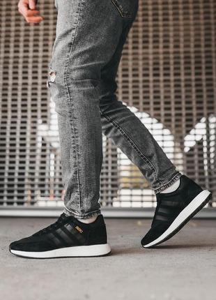 Мужские чёрные с белым кроссовки adidas iniki black white замшевые