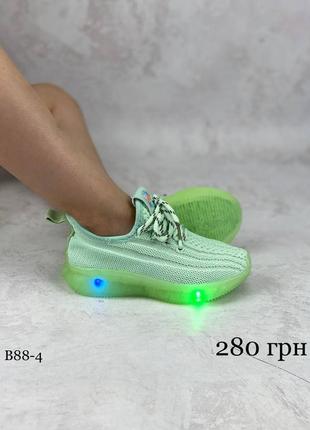 Мятные светящиеся кроссовки yeezy boost 26