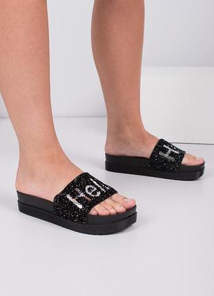 Стильные черные шлепанцы шлепки на платформе с надписью блестящие модные