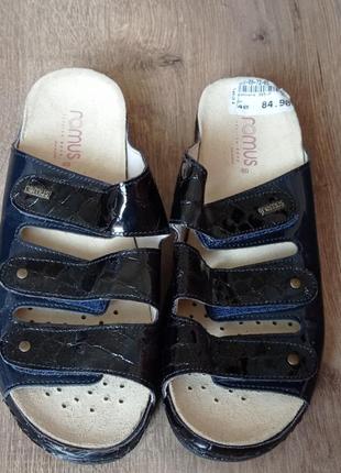 Шльопанці шкіряні