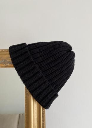 Очень тёплая чёрная вязаная шапка с подкатом бини u00