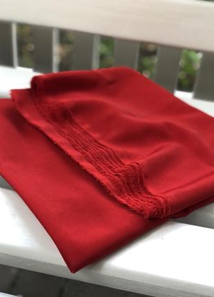 Вінтажний відріз червоної тканини з мокрого шовку