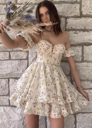 Ажурное платье с рюшами в цветочный принт