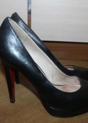 Стильні шкіряні туфлі , червона підошва 5th avenue
