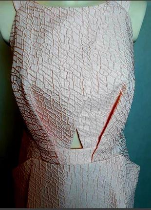 Нежное платье с акцентными вырезамм. 2