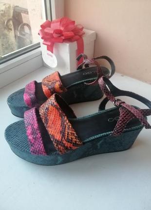 Босоножки платформа 39р aldo