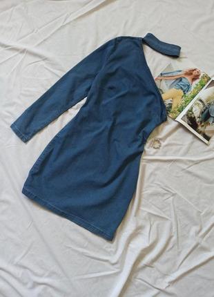 Шикарное джинсовое платье на одно плечо с чокером /асимметричное