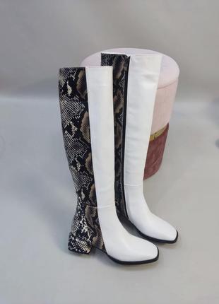 Шкіряні зимові чоботи демисезонні в комбінації білої шкіри та з тисненням шкіри під пітона каблук 3 см квадратний носик