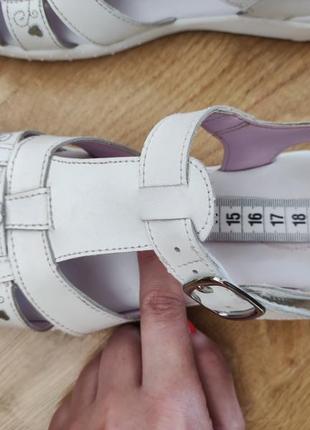 Босоніжки шкіряні