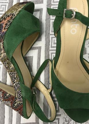 Босоніжки з вишивкою велюрові вечірні на високому каблуці