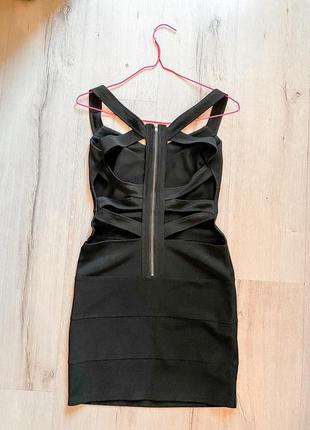 Маленька чорна сукня з відкритою спиною6 фото