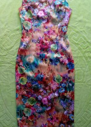 Яркое платье миди