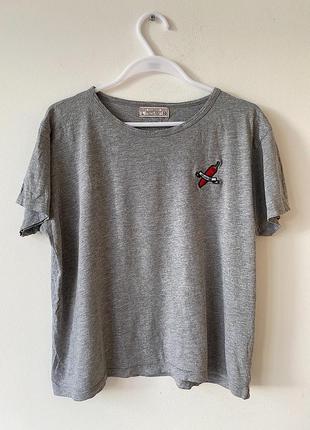 Женская футболка pull&bear