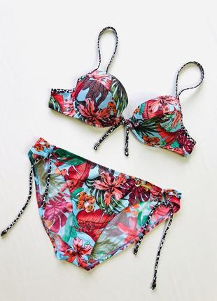 Красивый купальник bruno banani