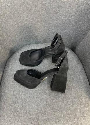 Трендові босоніжки з квадратним каблуком