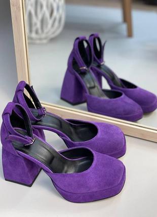 Босоніжки на квадоатному каблуку тренд