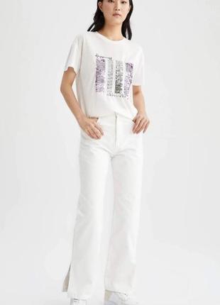 Белая женская футболка defacto/дефакто с сиреневыми и серебристыми паетками. фирменная турция3 фото