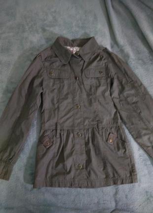 Легка курточка на дівчинку.