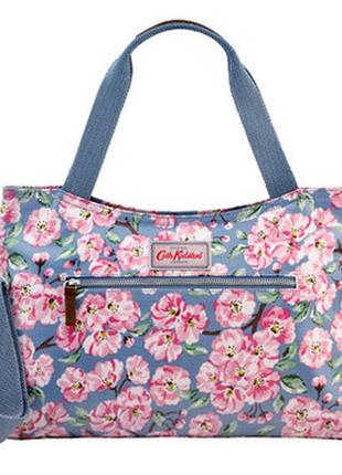 Цветочная веселая добротная сумка кросс боди, голубая  в цветы, бренд cath kidston1 фото