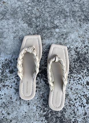 Шльопанці в'єтнамки