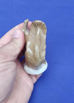 Фарфоровая статуэтка ссср белка белочка с орешком шишкой фарфор фигурка