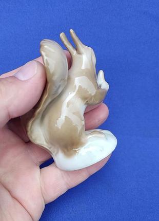 Фарфоровая статуэтка ссср белка белочка с орешком шишкой фарфор фигурка