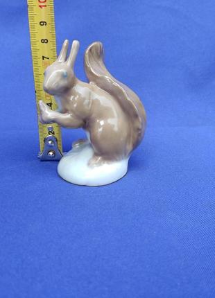 Фарфоровая статуэтка ссср белка белочка с орешком шишкой фарфор фигурка