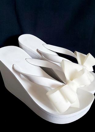 Шльопанці гарні