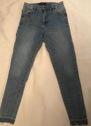 Фирменные джинсы denim , джинс стрэйч,отлично подчеркивает фигуру