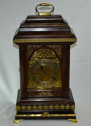 Великі камінні годинники